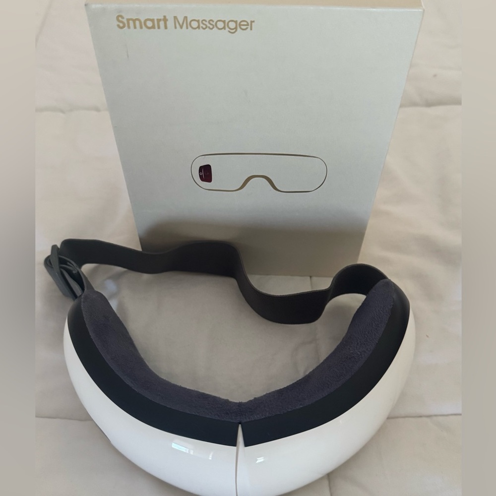 White and Black Eye Massager